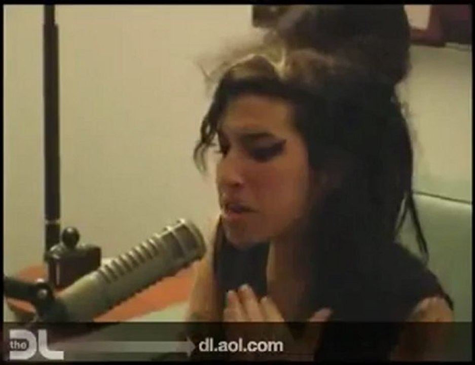 Amy Winehouse ' Valerie ' Live - www.kekillicivideo.com