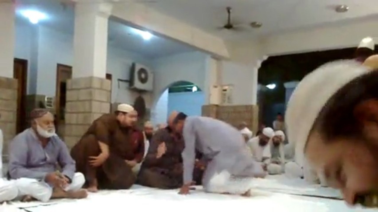 Mehfil-e-Sama at Haji Abdul Rauf Home.Qawwal : Abdullah Niaz