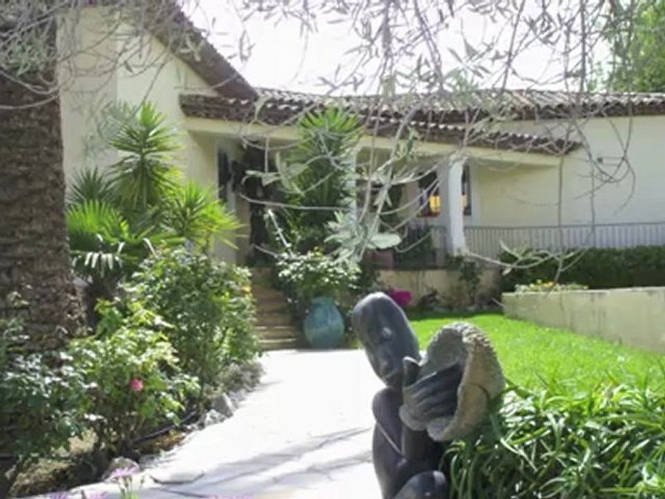 Villa à vendre MANDELIEU LA NAPOULE (06) - proche centre - piscine - 5 pièces de 170m2