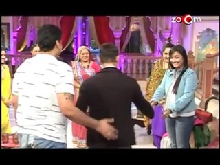 Aamir promotes Talaash on a TV show