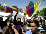 Colombianos defienden territorio