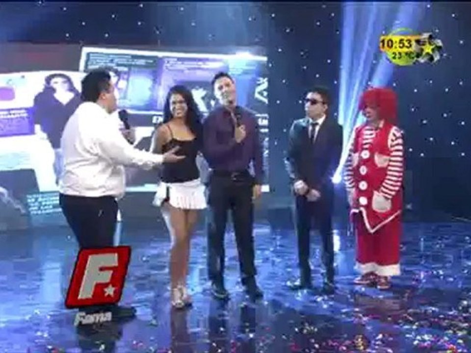 Gil Garza Baila en Premios Fama