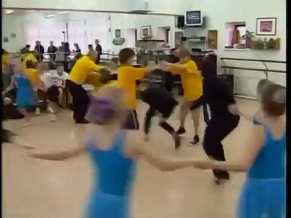 Medvedev danse sur une musique traditionnelle