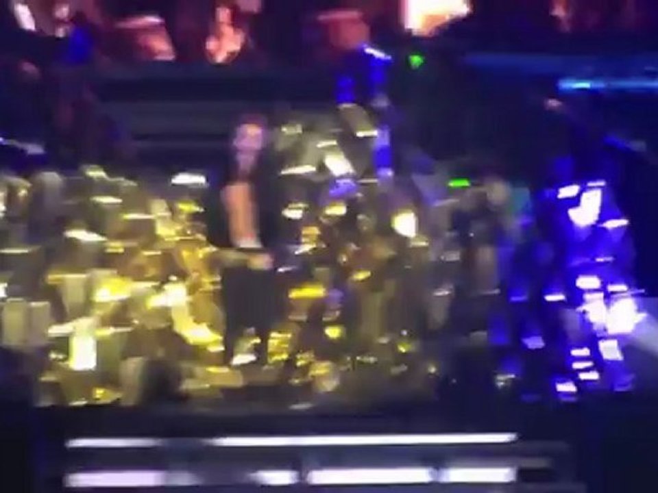 Justin Bieber Defends Meeting Prime Minister in Overalls