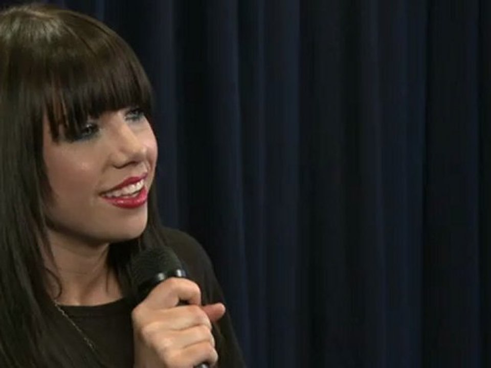 Carly Rae Jepsen's Behind-the-Scenes Interview at the AMAs 2012