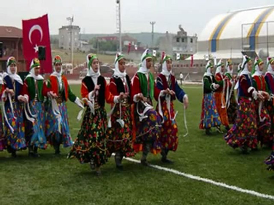 sesliseviyore.comsesliseviyore.com,sesliseviyore ,ŞEHİTLER İÇİN-ONUR AKAY SÖYLÜYOR(ASKER ŞARKILARI) - Şehitler Ölmez Vatan Bölünmez..Tüm şehitlerimizi rahmetle anıyoruz mekanları cennet olun .