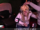 Julie se fait enfiler par un poulet