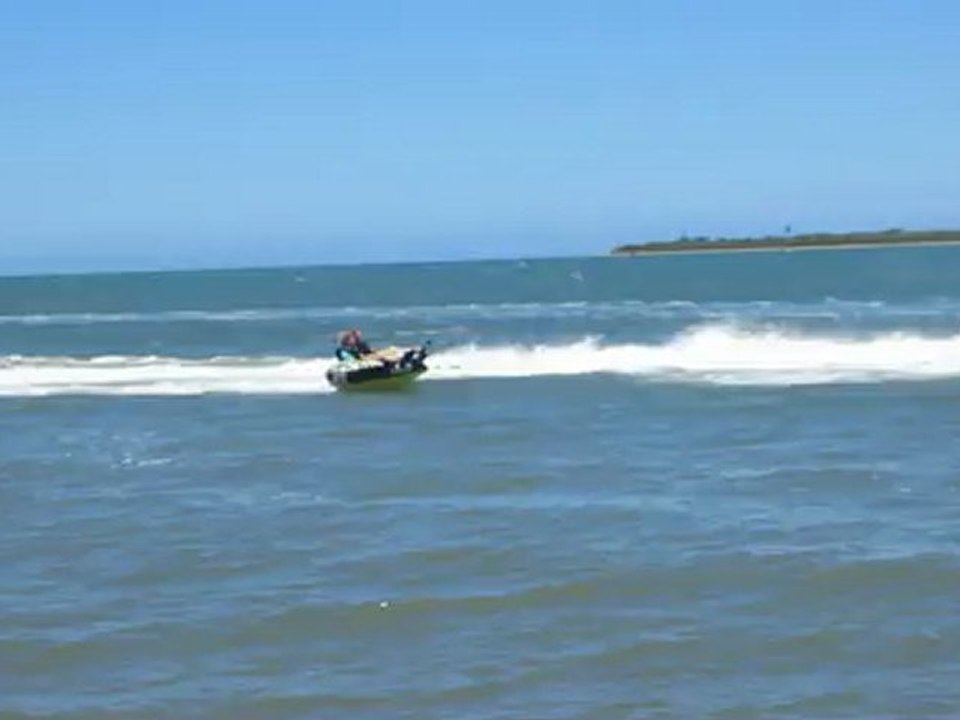 bouée tractée par jet ski - plage de Tangadiou