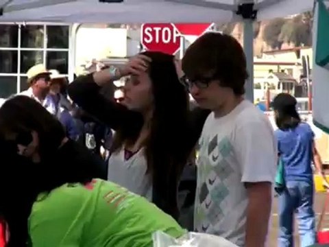 Angus T. Jones critique Mon Oncle Charlie