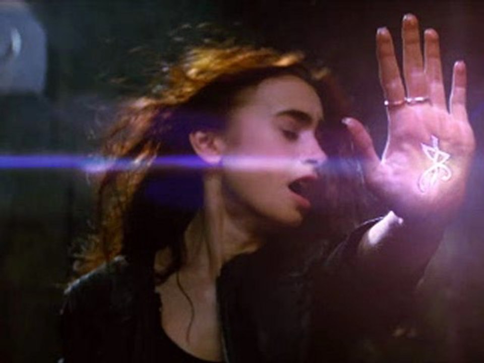 The Mortal Instruments City of Bones  (2012) online watch www.hdmoviespool.com