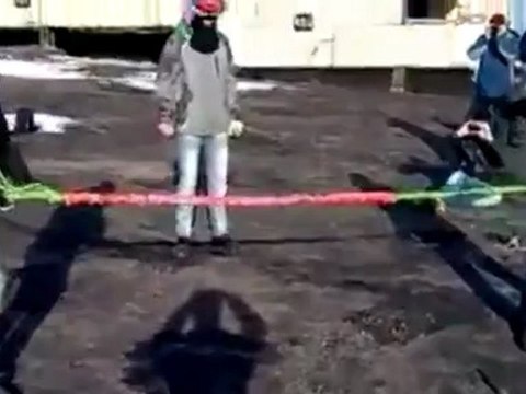 Sauter à deux d'un toit en Russie