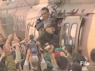 Experts dig up Arafat corpse