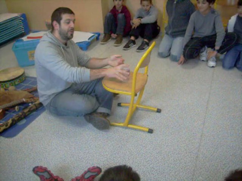 musique avec un gobelet