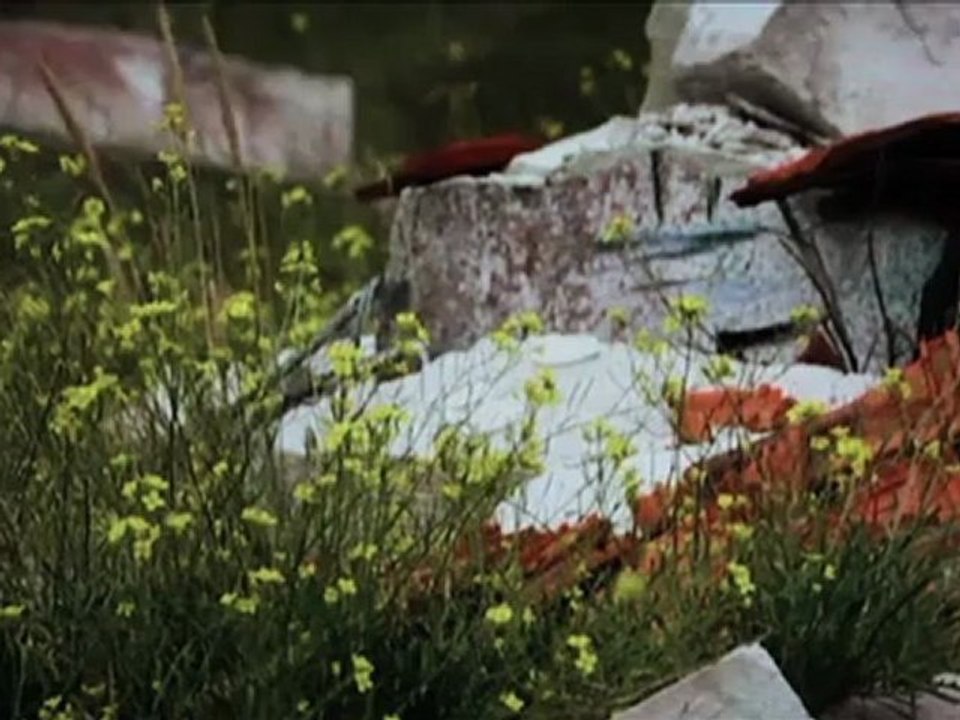 "Il y a le ciel, le soleil et les murs"