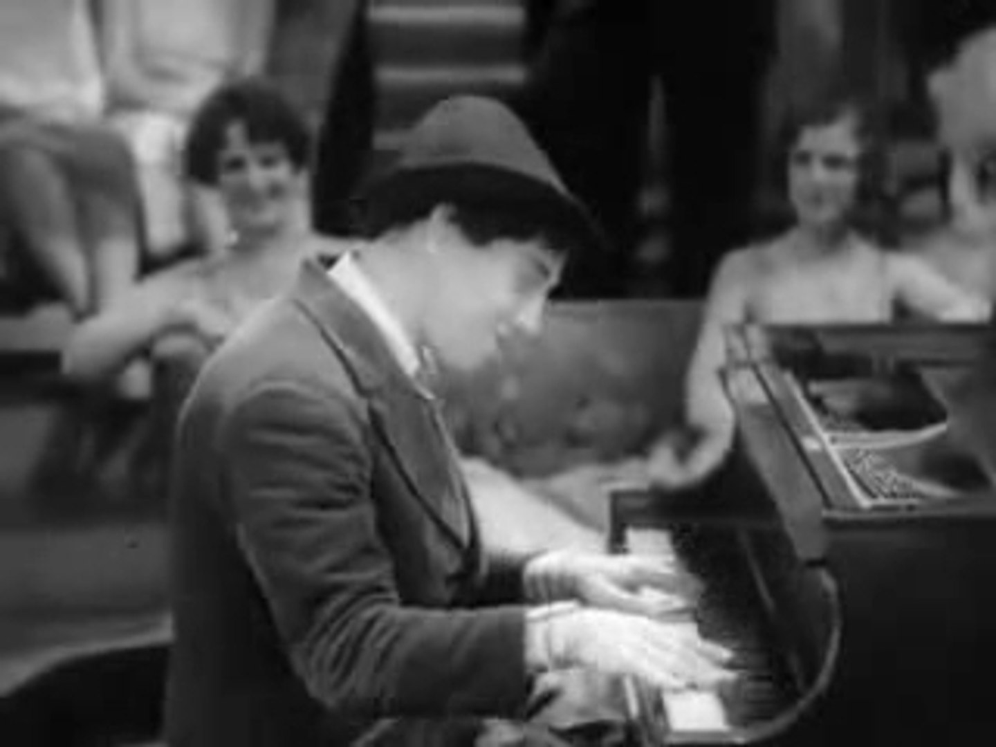 Marx Brothers Piano Recital - Vidéo Dailymotion