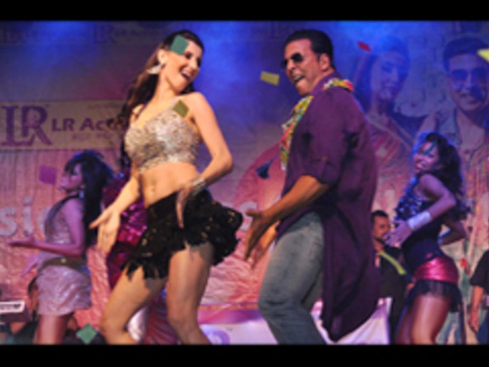 'Balma' Akshay Kumar & Claudia Live Performance | Khiladi 786 Promotion