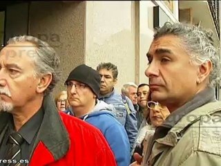 Se concentran para impedir un desahucio en Badalona