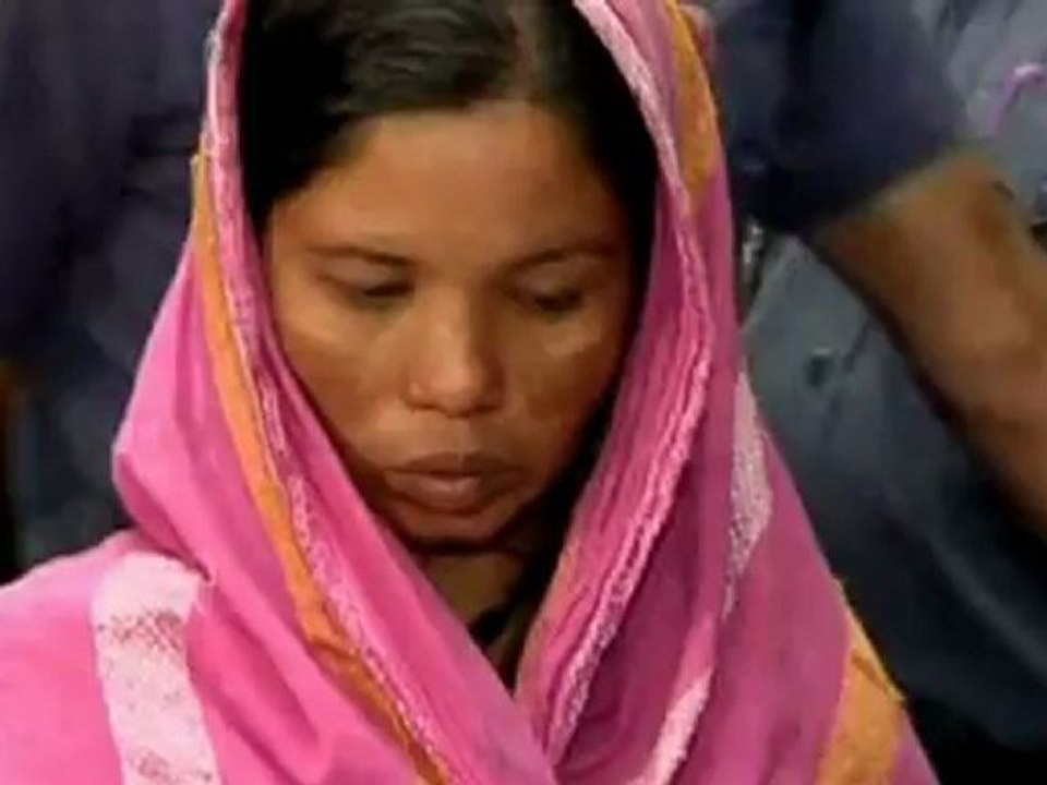 CCTV snares 'arsonist' trying to burn factory in Bangladesh