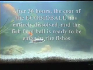 Ya existe la primera pelota de golf que alimenta a los peces