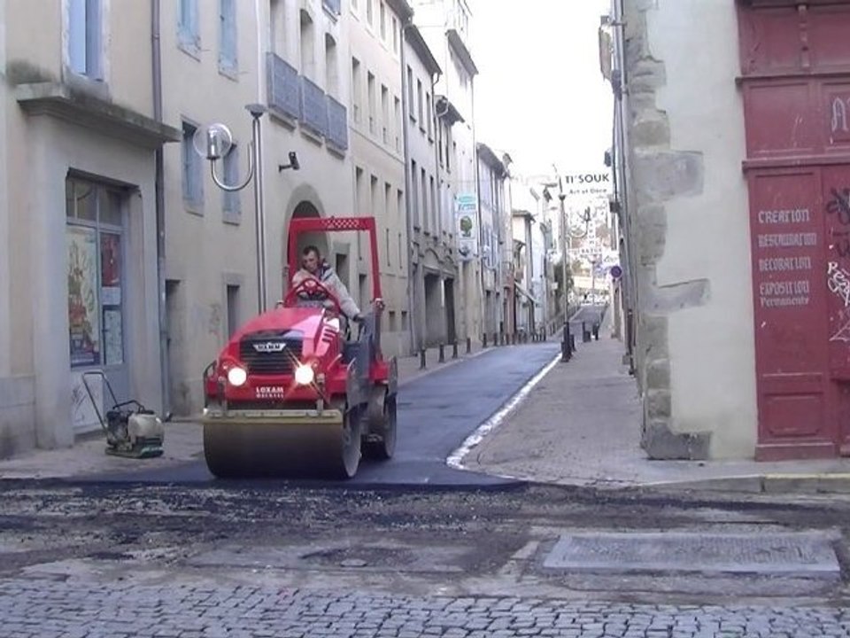 Une circulation difficile dans les rues du centre-ville de Carcassonne :