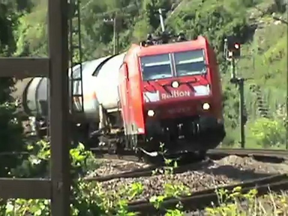 Züge südlich der Loreley, 2x DBAG BR185, 2x Railion BR185, BR101, ICE-T, 2x BR427, BR428