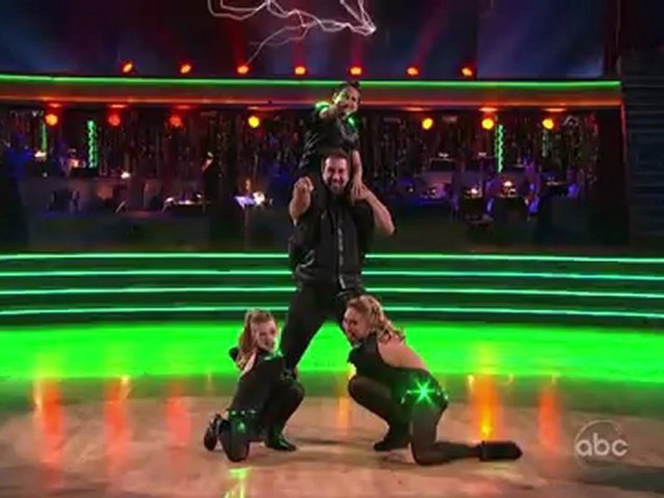 Joey Fatone & Kym Johnson - Dancing With The Stars Finale