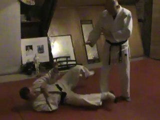 Sol contre debout : clef pliée uchi Avant