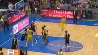 Daniel Ewing'in Polonya liginde MVP olduğu sezondan görüntüler.