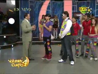 Brandon Meza canta en Volumen 4