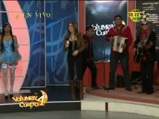 Adriana díaz canta en Volumen 4