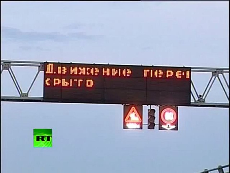 Scary! Massive waves on huge road bridge send Volgograd drivers asphalt surfing
