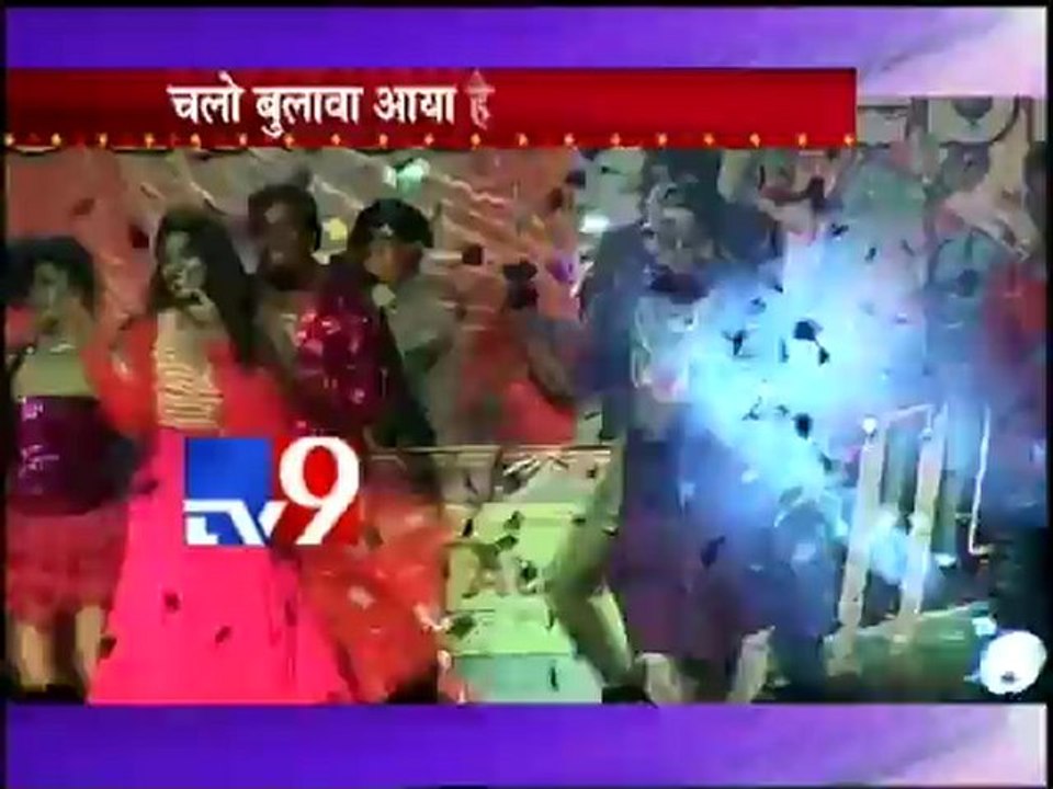 Khiladi 786 Music Concert :Akshay Asin gets Rom...