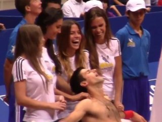 Le fantasme : Novak Djokovik se fait masser par 4 beautés !