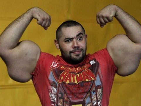 Pire que Popeye : l'homme avec les plus gros biceps du monde !