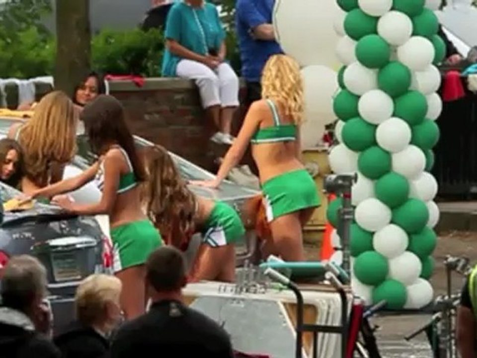 Model Erin Heatherton zeigt was sie hat