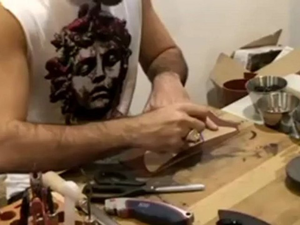 Assaad Awad: "Asocian mis creaciones al fetichismo y al sexo"