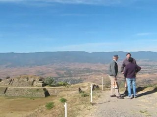cite archéologique de Monte Alban , ville de OAXACA  au MEXIQUE
