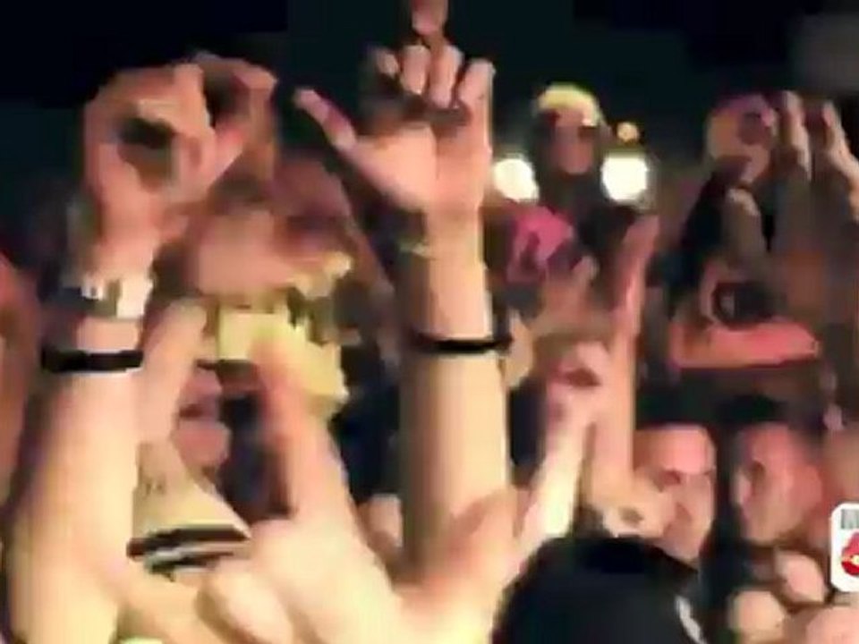 David Guetta et les Black Eyed Peas chantent le Poussin Piou