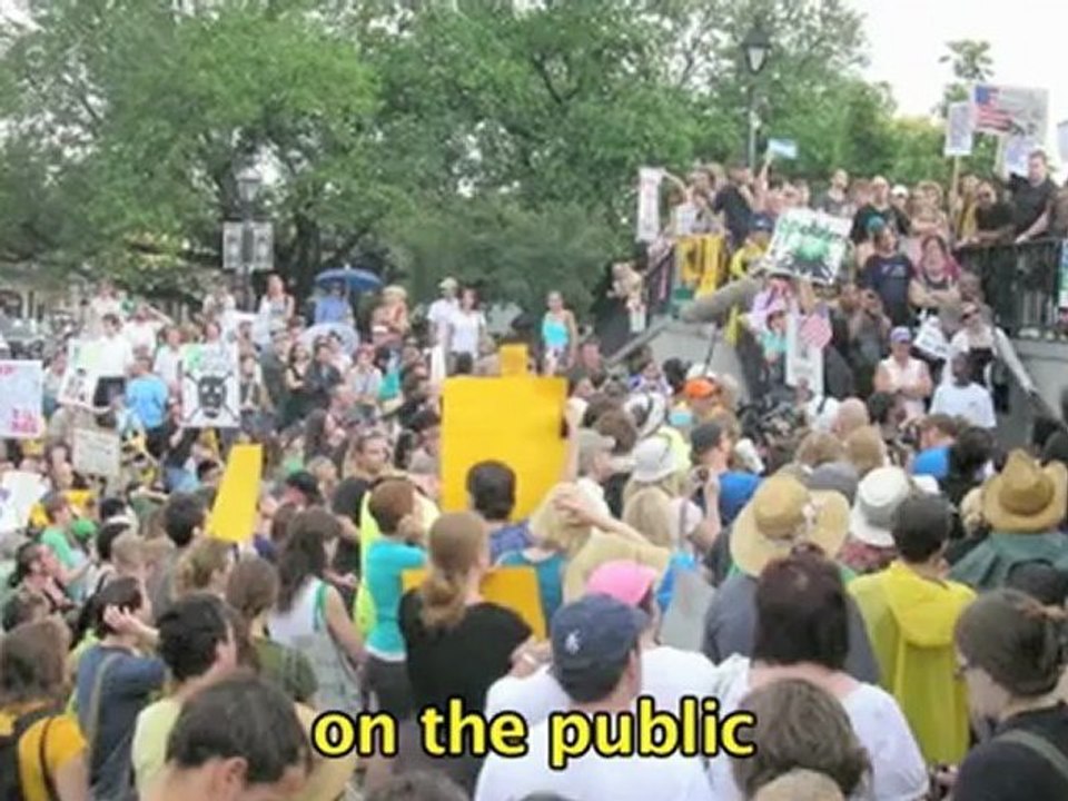 Airplanes 'Parody' BP Oil Spill