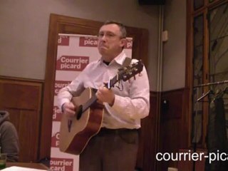 Jean-Luc Vigneux interprète une chanson en picard