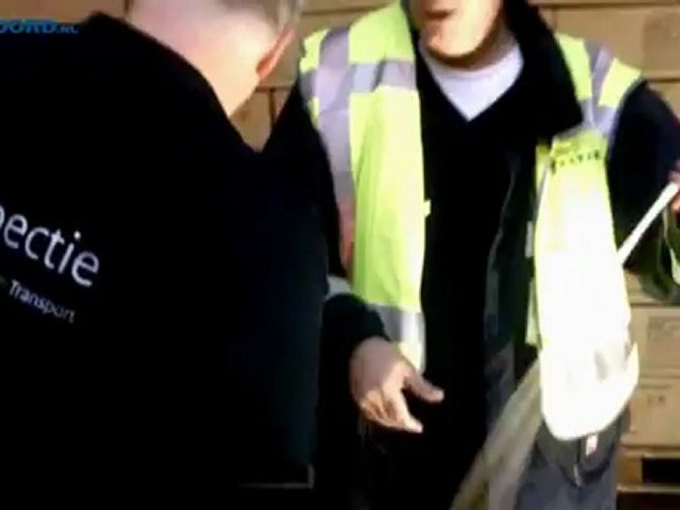 Politie neemt 36.000 kilo illegaal vuurwerk in beslag - RTV Noord