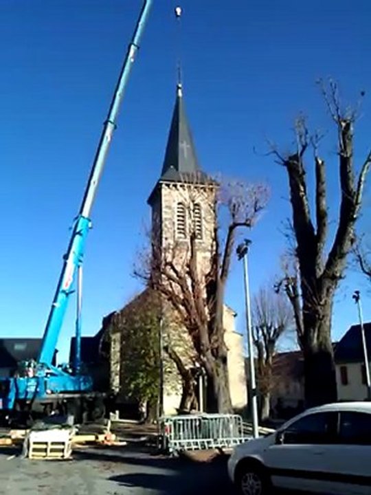 Clocher de l'église de Hèches remis sur l'église