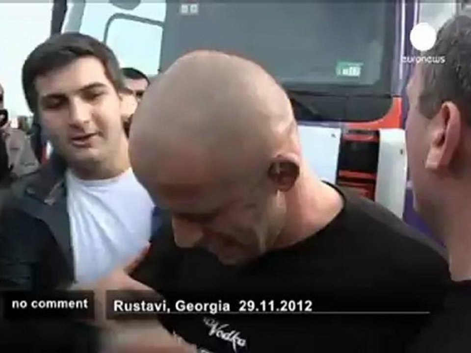 Georgia man pulls truck with his ear - no comment