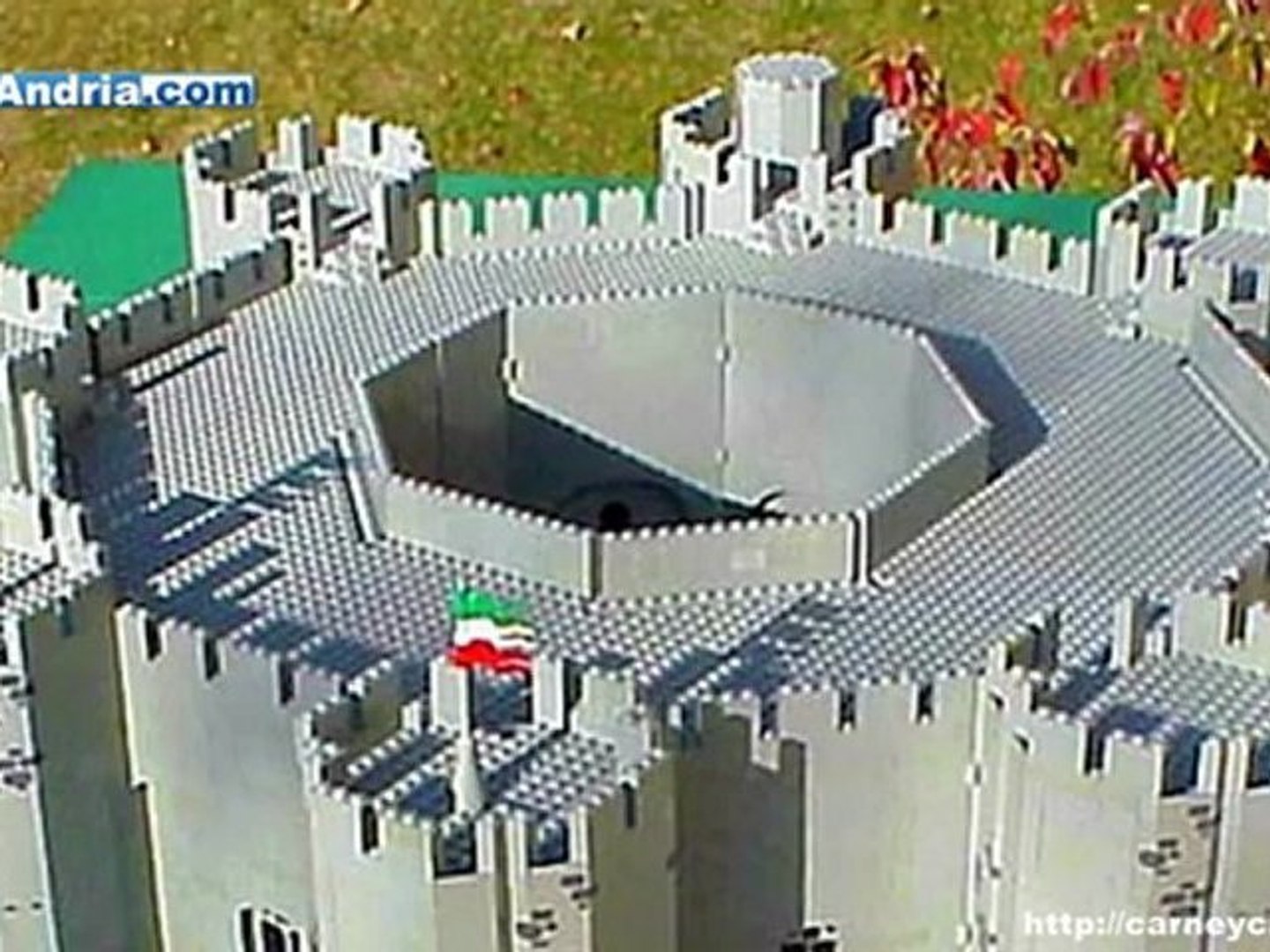 Il Castel del Monte costruito con mattoncini LEGO (Castle of the Mount in  LEGO bricks) - Video Dailymotion