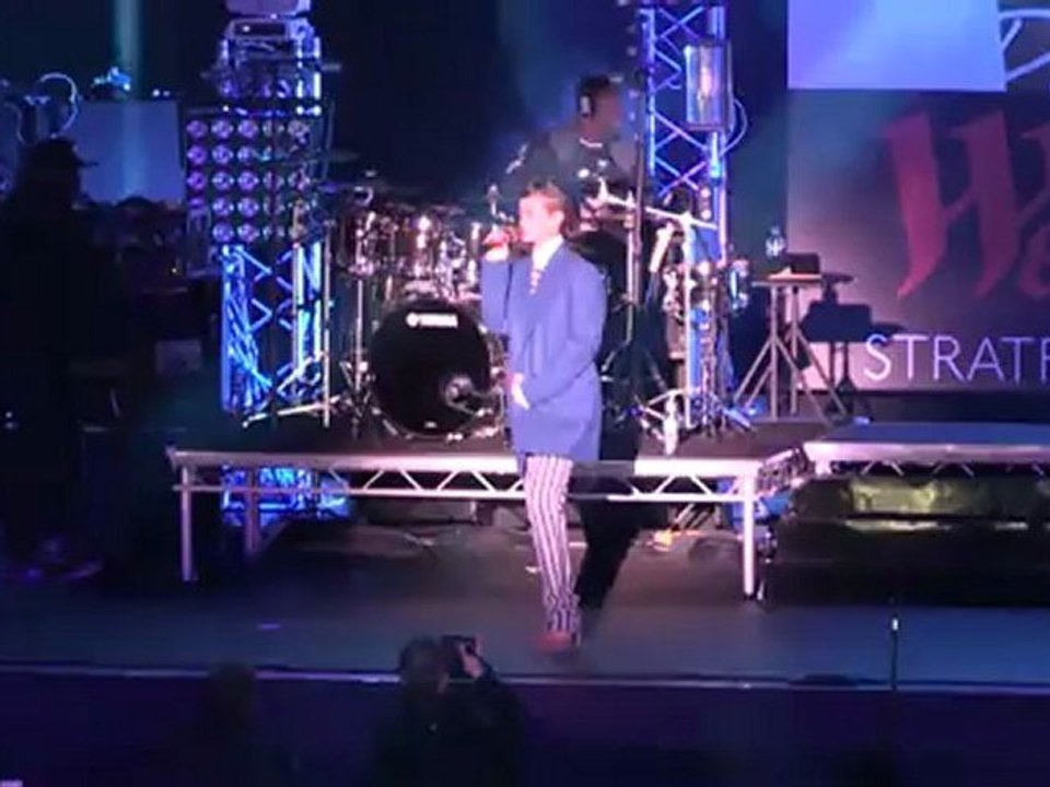 Rihanna küsst Chris Brown