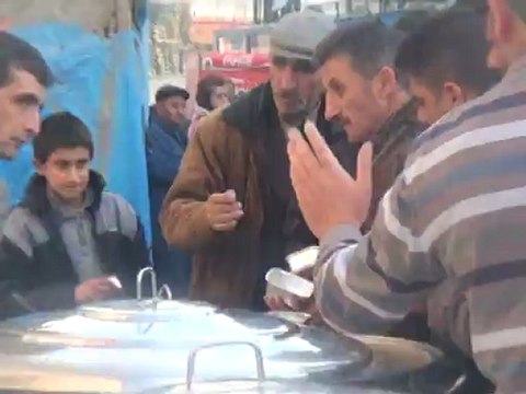 mesut gökçe ve yılmaz efe Ağrı Belediyesi Aşüre İkramında