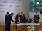 Ucraina. Firmano il contratto con un signor nessuno. In...