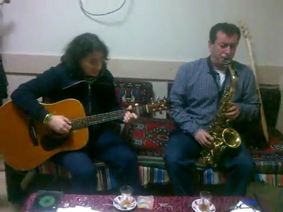 Aşık VEYSEL,in-Uzun ince bir yoldayım-( Grup az bulutlu ) Solist: Paula Darwish