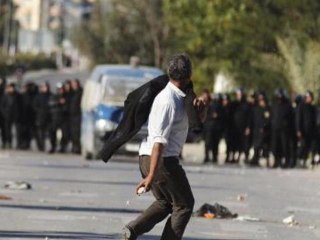 Clashes continue in flashpoint Tunisia town