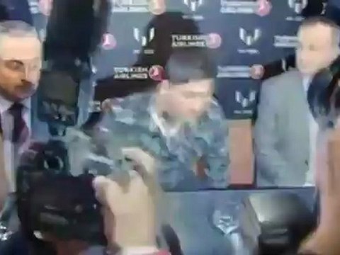 Deportes | Fútbol: Messi se lleva el susto de su vida